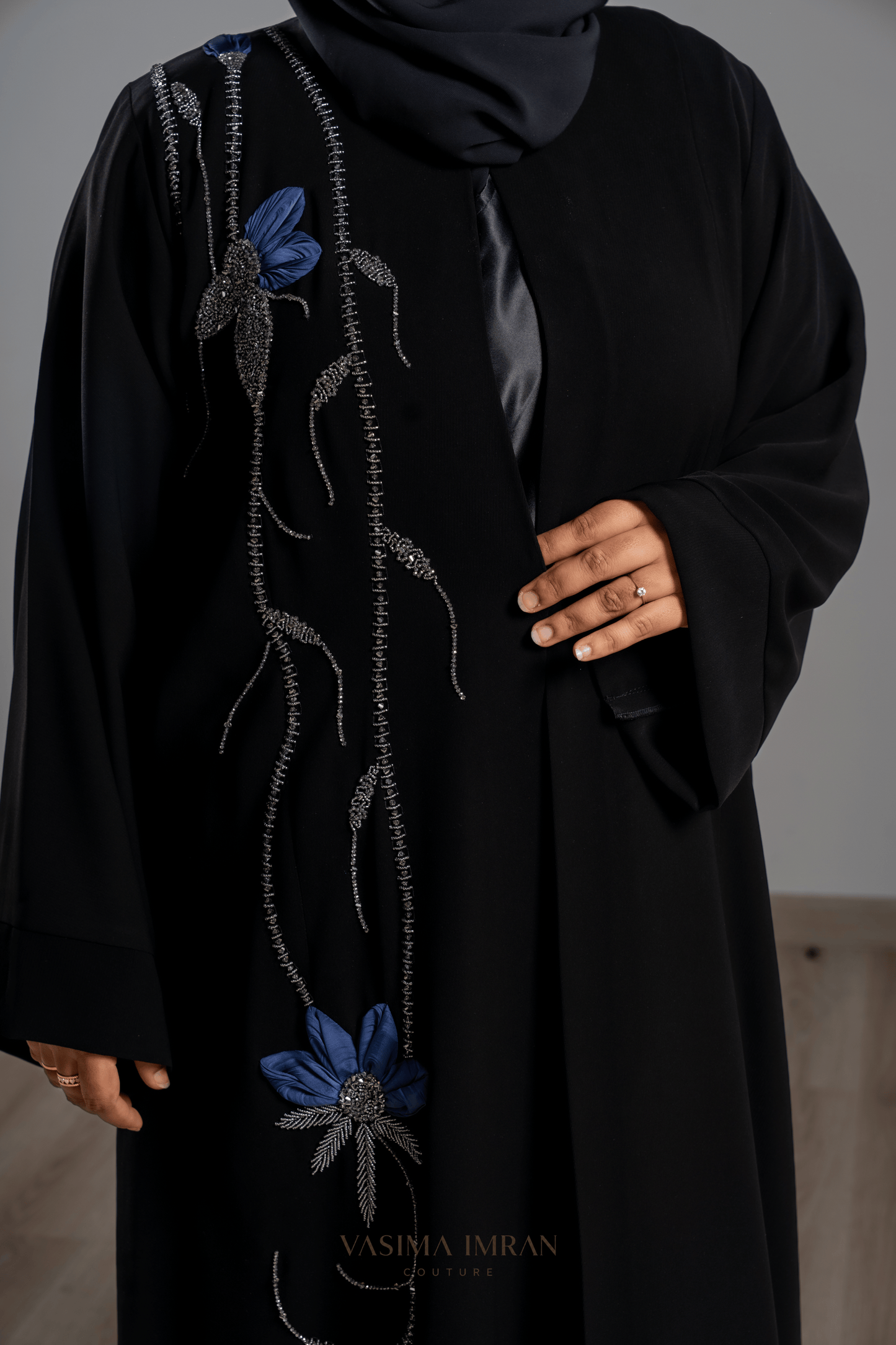 VI Noir Floral Appliqué Abaya