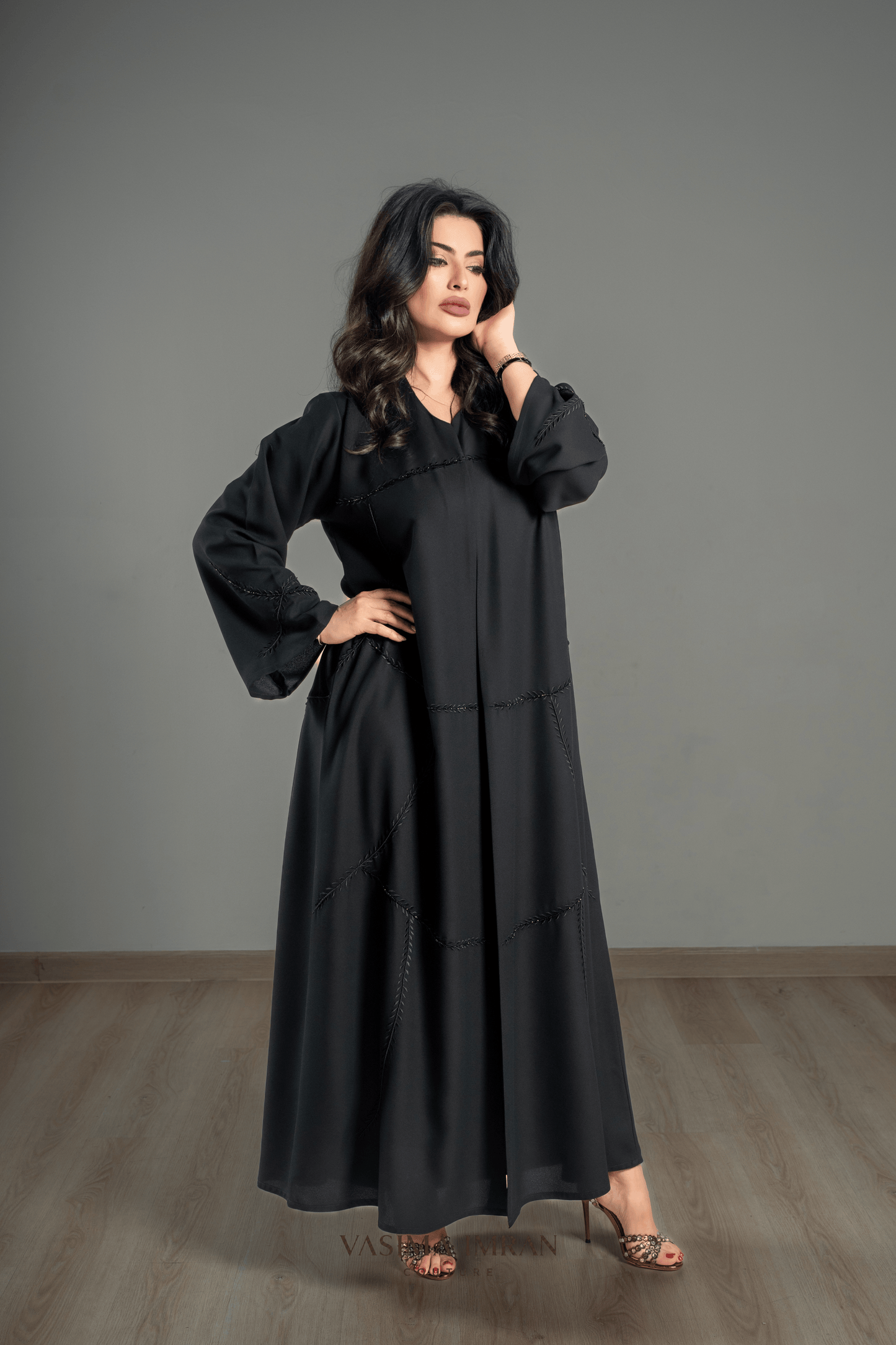 VI Noir Panel Stitch Abaya