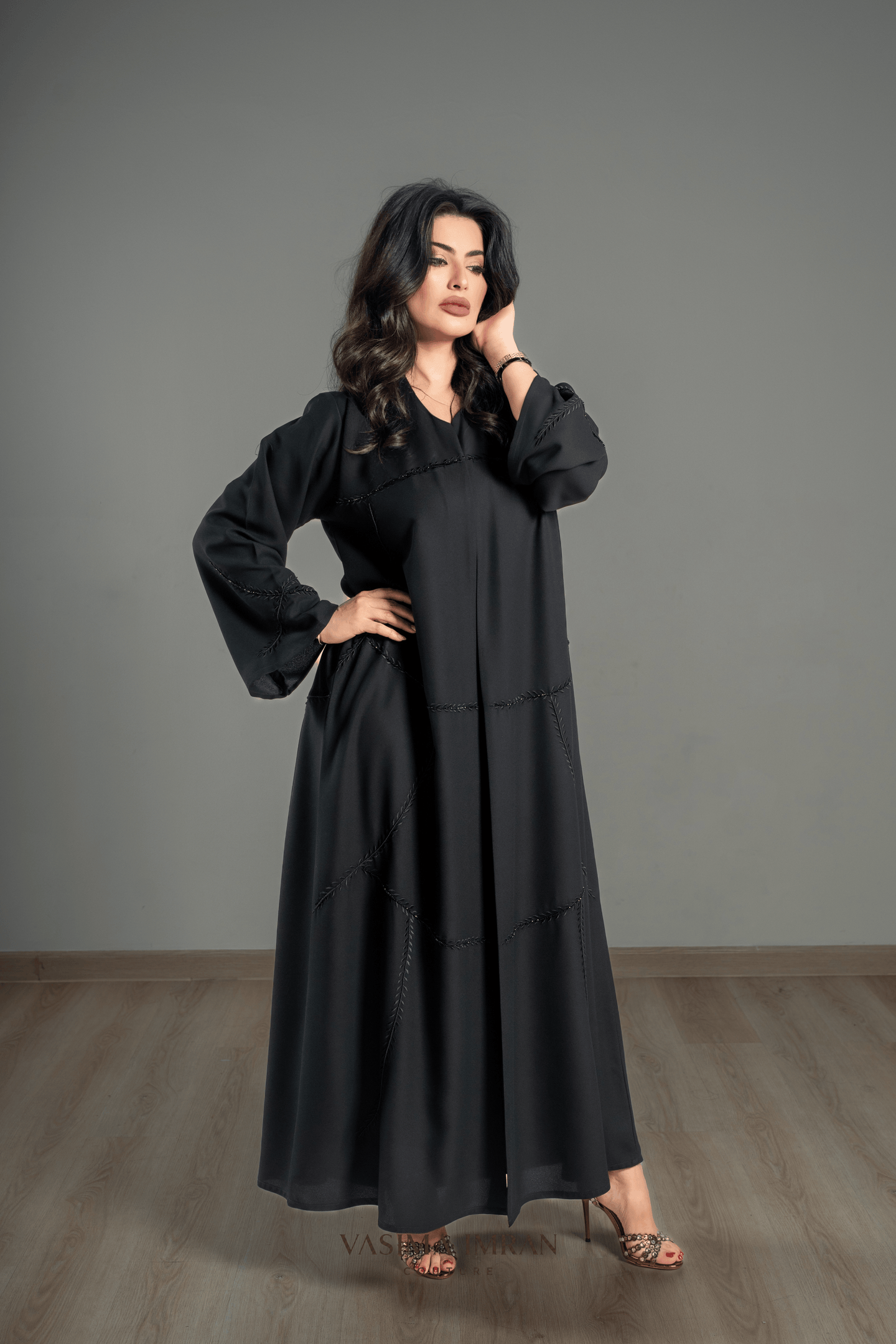 VI Noir Panel Stitch Abaya