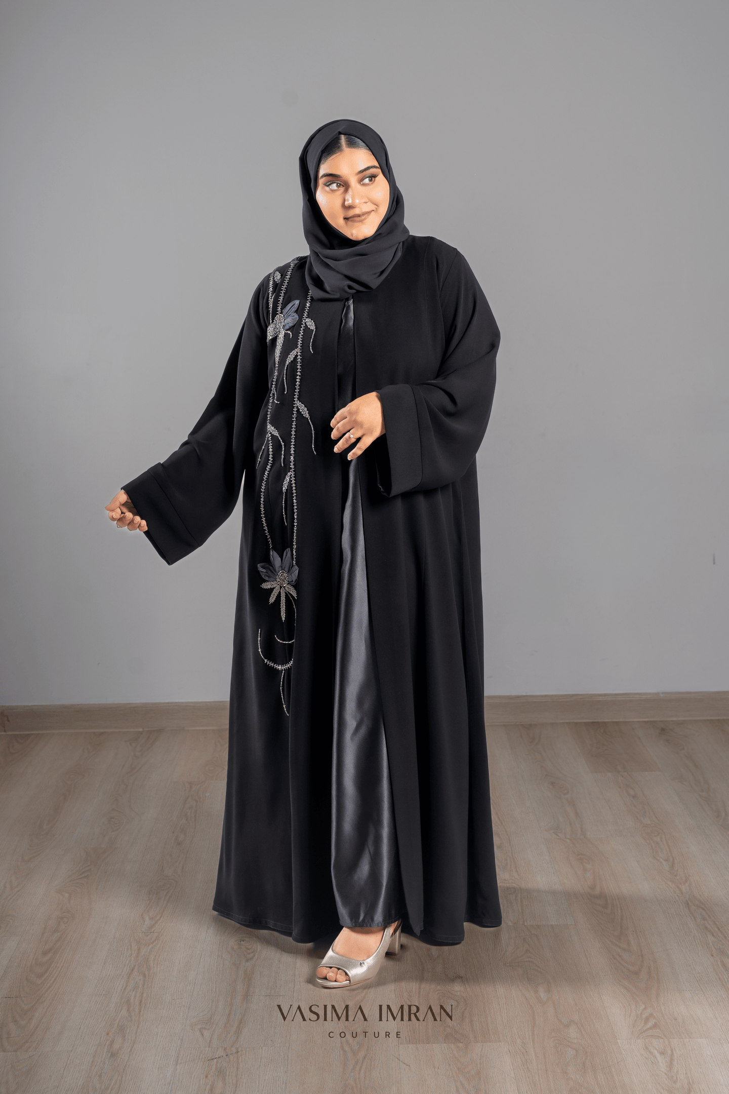 VI Noir Floral Appliqué Abaya