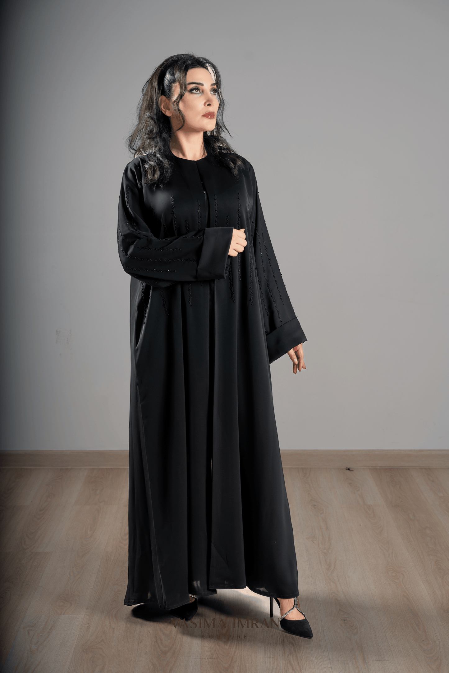 VI Noir Zig Zag Embroidered Abaya