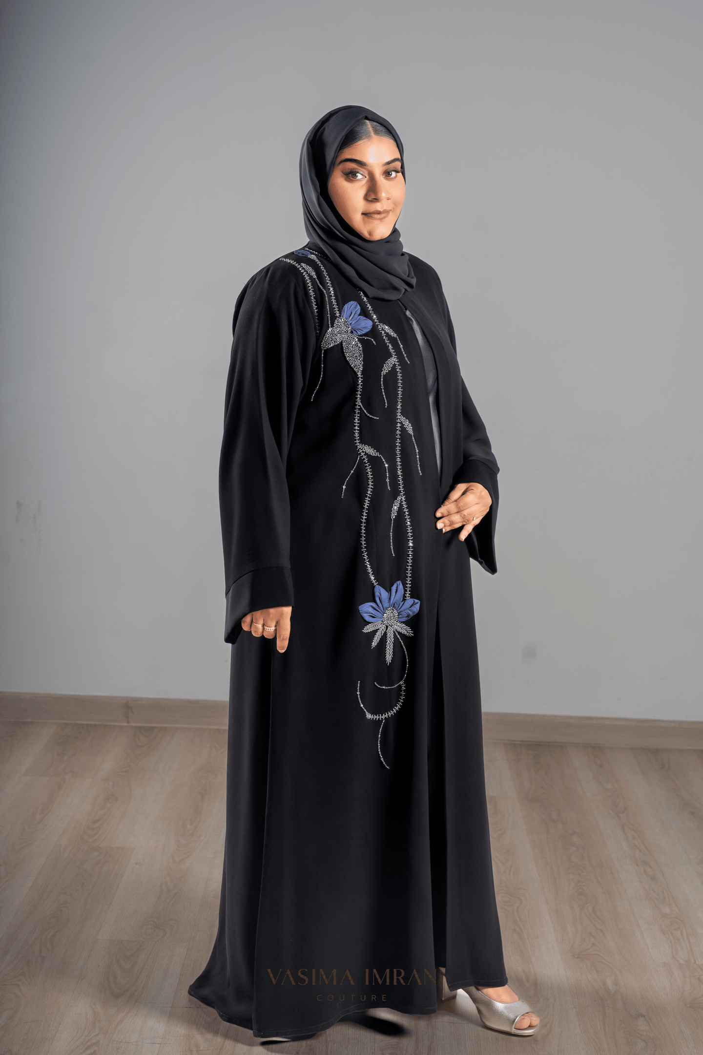 VI Noir Floral Appliqué Abaya