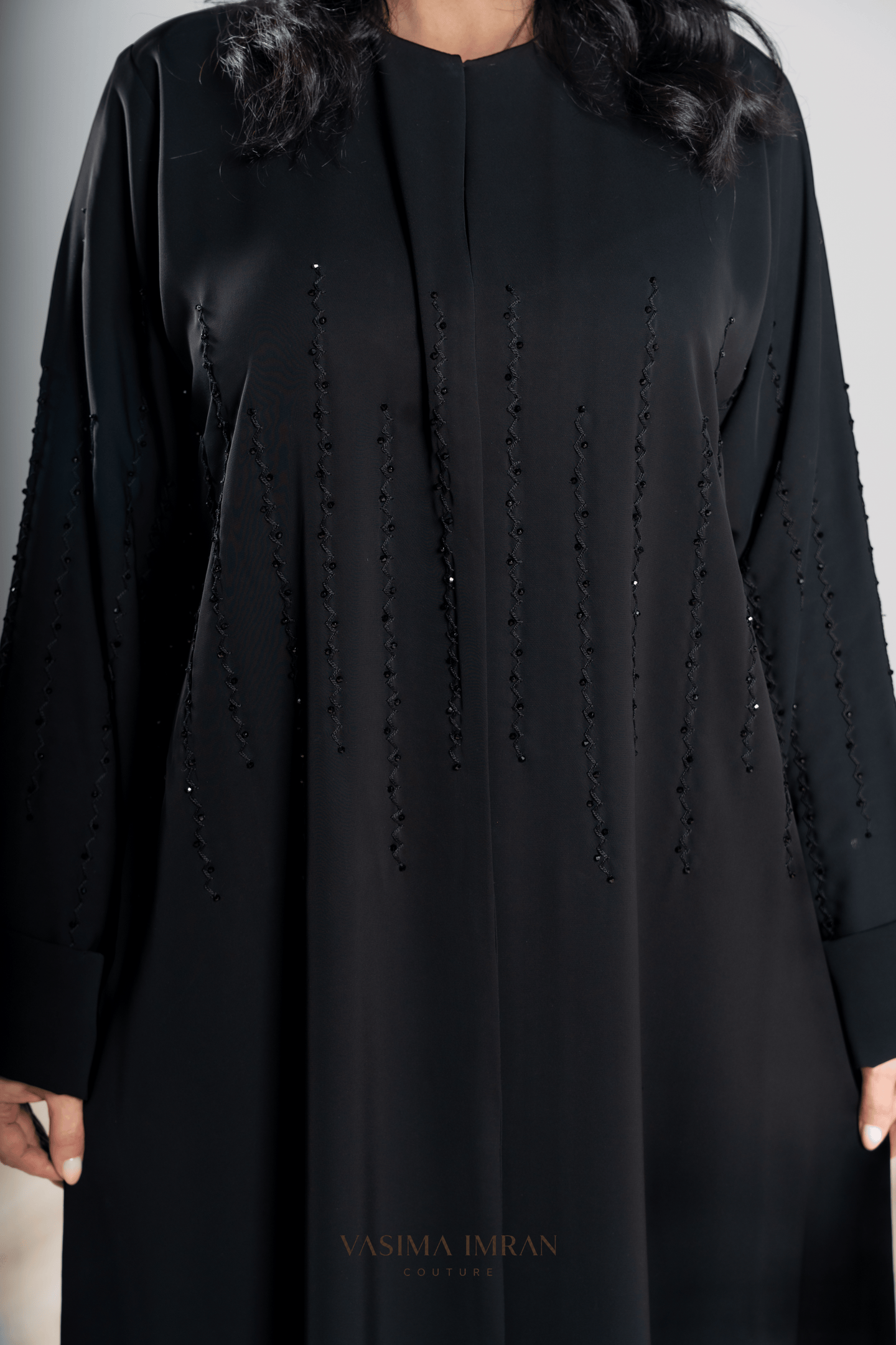 VI Noir Zig Zag Embroidered Abaya