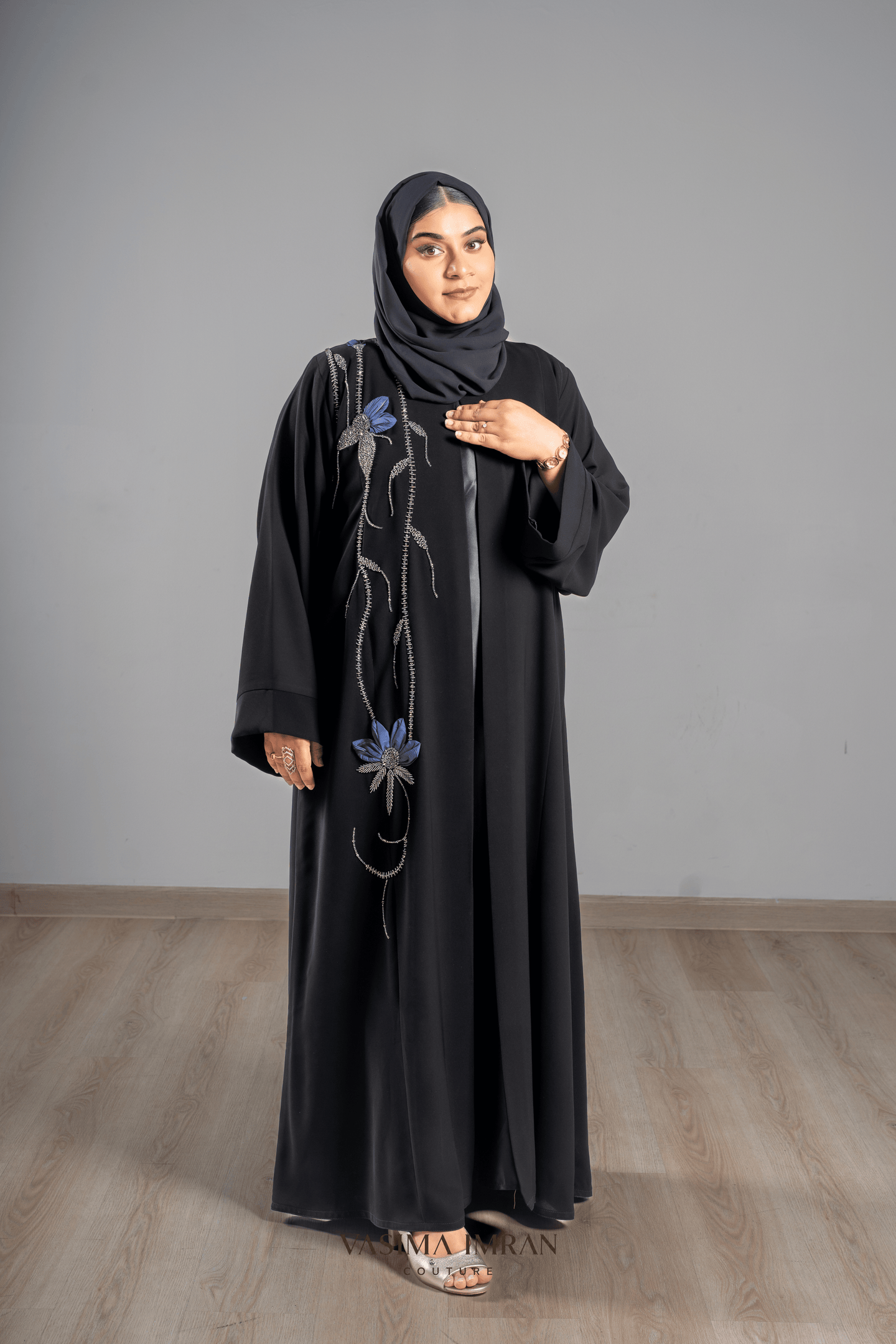 VI Noir Floral Appliqué Abaya