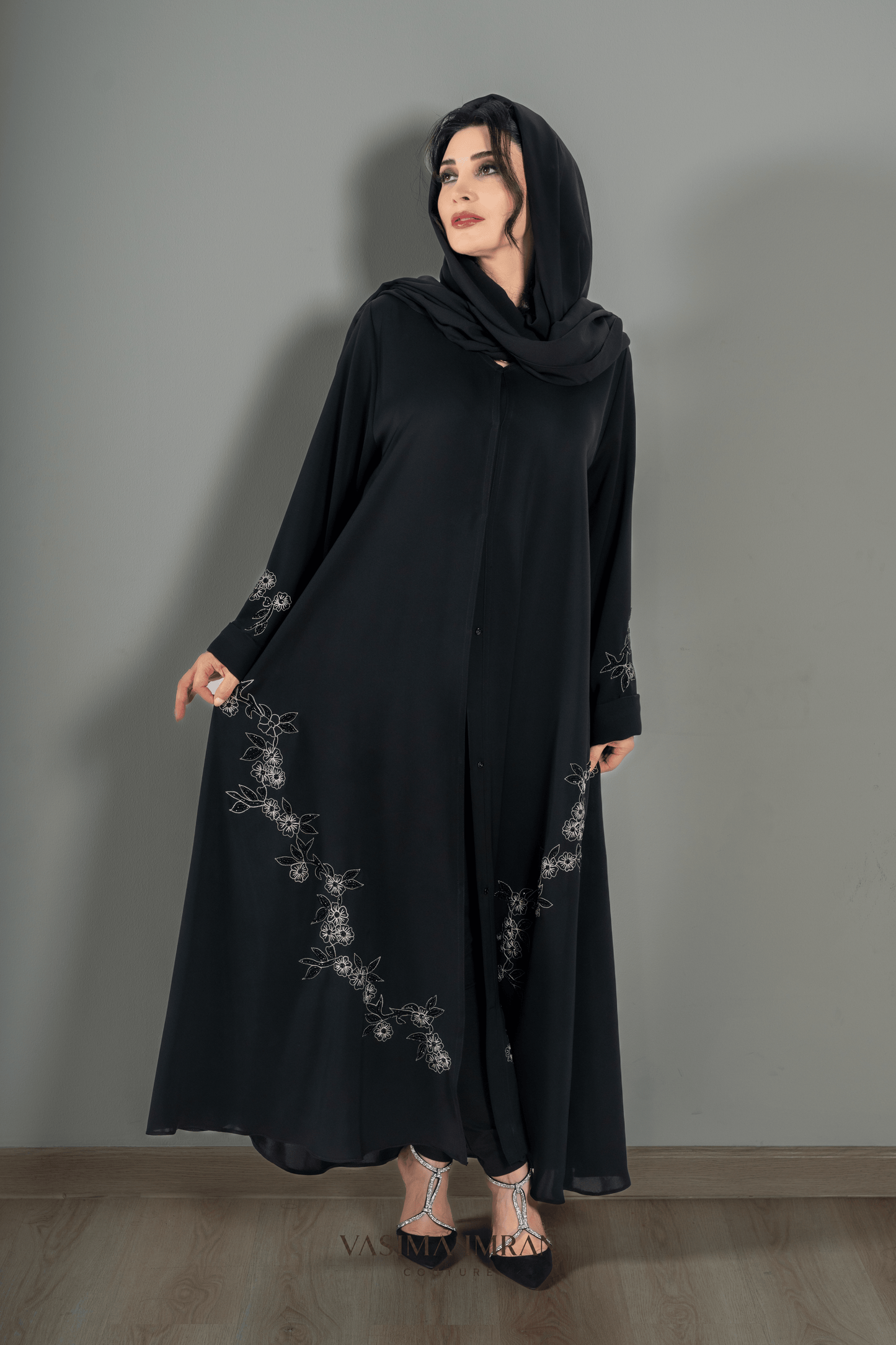 VI Noir Floral Threadwork Abaya