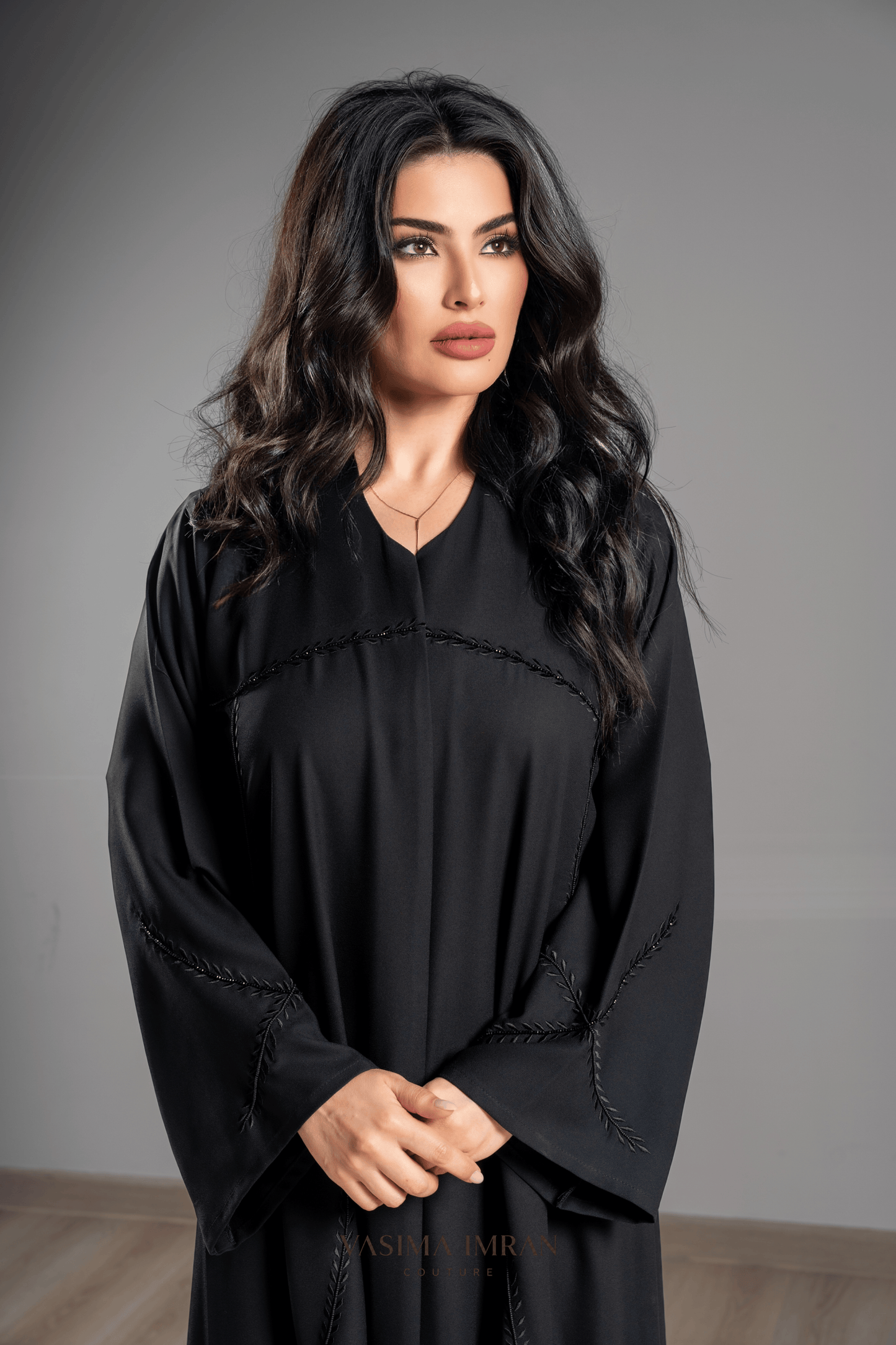 VI Noir Panel Stitch Abaya
